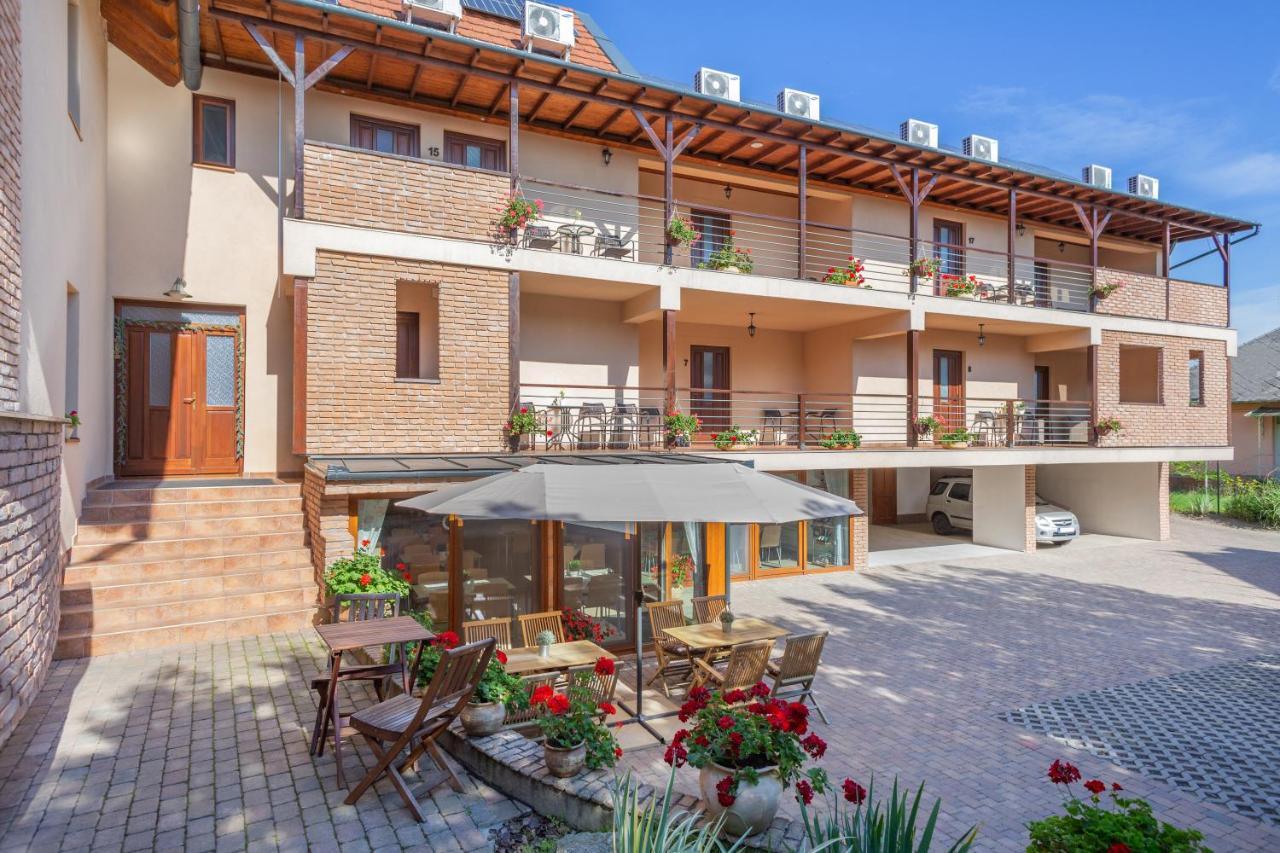 Vegvar Spa Apartman ギュラ エクステリア 写真
