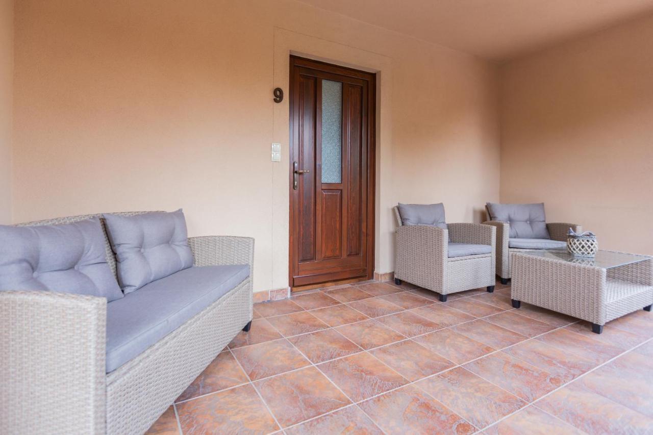 Vegvar Spa Apartman ギュラ エクステリア 写真
